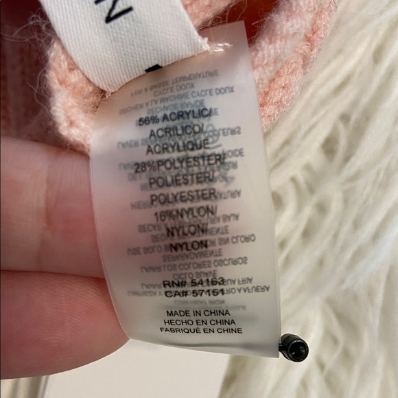 Calvin Klein Pink Knit Scarf one size it’s a infinity loop wide 10” brand new - Picture 5 of 8